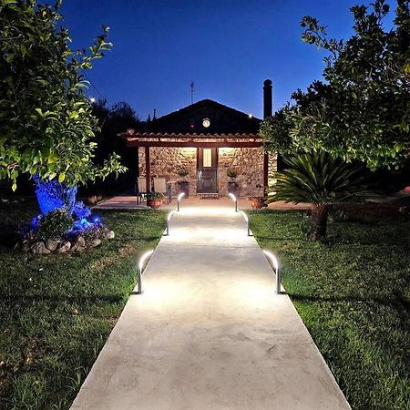 הוילה Paralía Patras Stonehouse With Large Yard - Πέτρινο Σπίτι Με Αυλή מראה חיצוני תמונה