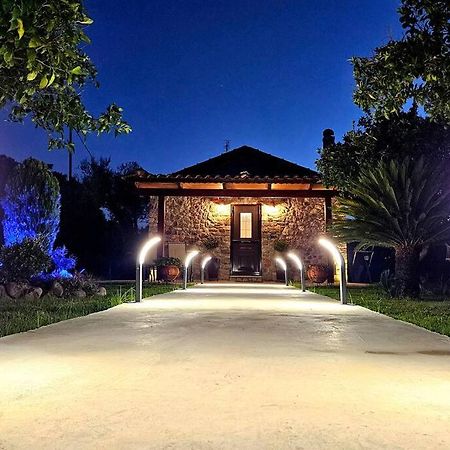 הוילה Paralía Patras Stonehouse With Large Yard - Πέτρινο Σπίτι Με Αυλή מראה חיצוני תמונה
