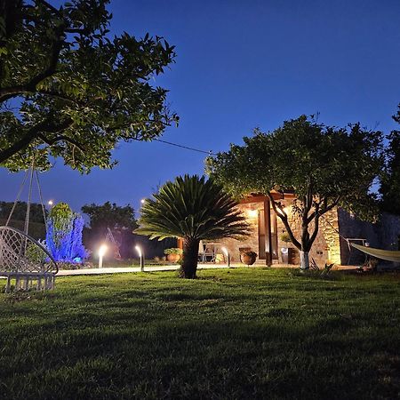 הוילה Paralía Patras Stonehouse With Large Yard - Πέτρινο Σπίτι Με Αυλή מראה חיצוני תמונה