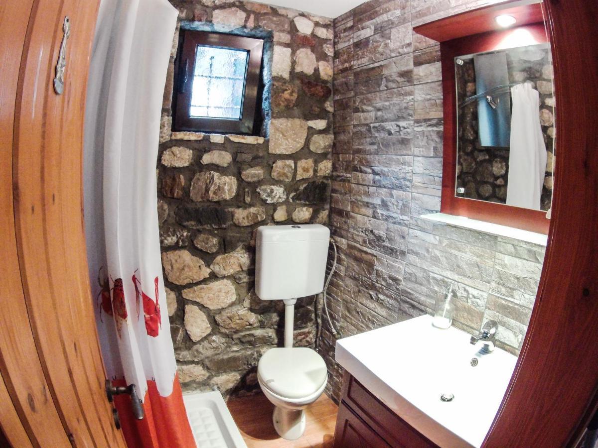 הוילה Paralía Patras Stonehouse With Large Yard - Πέτρινο Σπίτι Με Αυλή מראה חיצוני תמונה