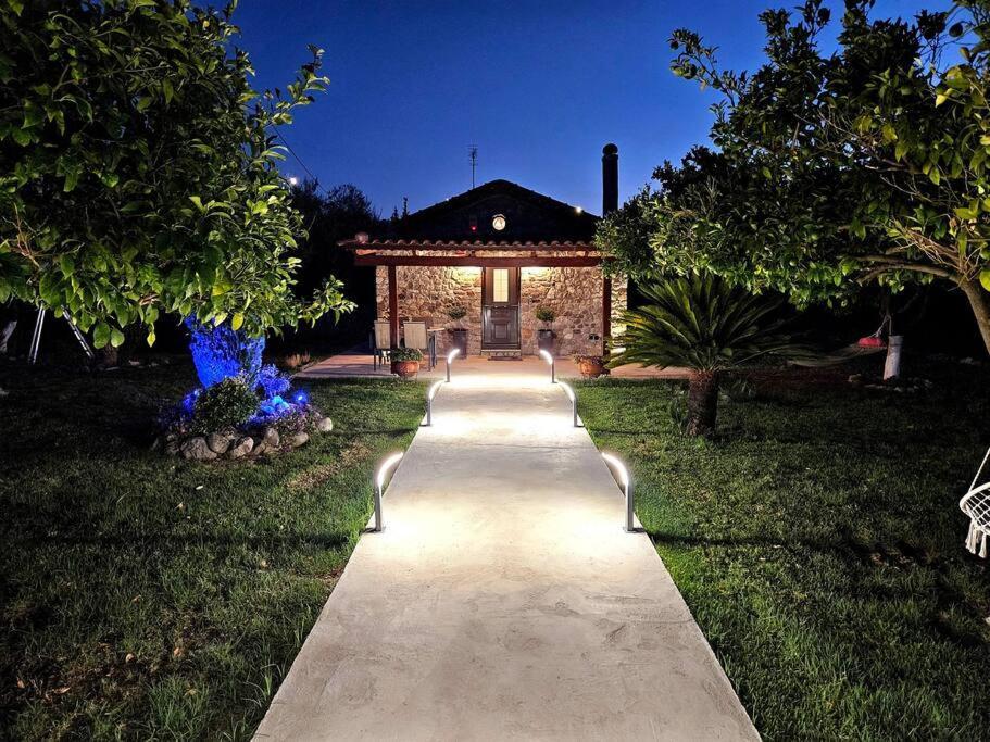 הוילה Paralía Patras Stonehouse With Large Yard - Πέτρινο Σπίτι Με Αυλή מראה חיצוני תמונה